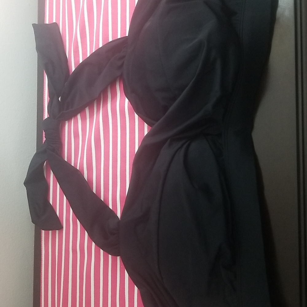 Avenue Black Bikini Top NWT